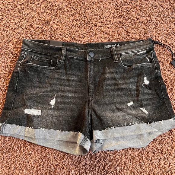 BLANKNYC Women's Denim Shorts Distressed Black Wash Cuffed Hem The Fulton 31 NWT - Picture 1 of 7